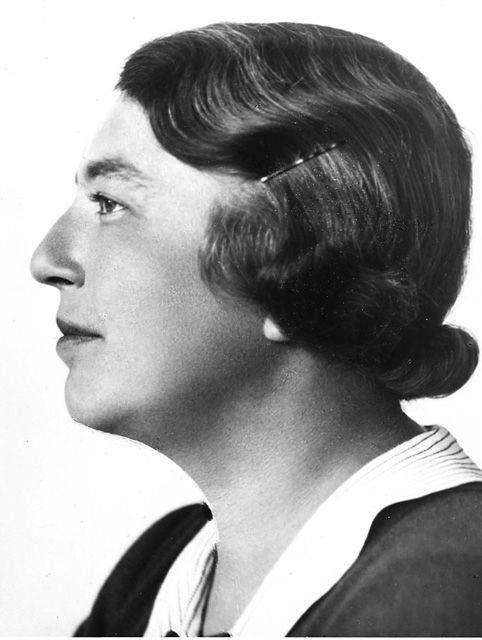 Viera Szathmáry-Vlčková (1900 – 1966) and other eleven known and unknown poetess from the early 20th century in the book Sunken Souls
